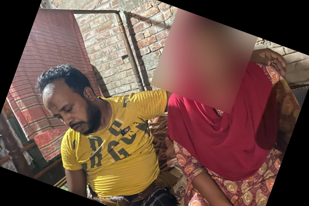 অনৈতিক কর্মকাণ্ড করার সময় গ্রামবাসীর হাতে যুবক আটক